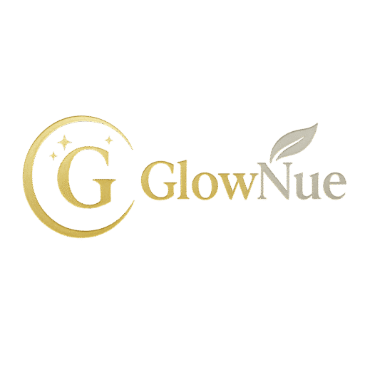 "โลโก้ GlowNue วงกลมสีทองนวล มีประกายแสงรอบนอก ตัวอักษร G ตรงกลาง พร้อมใบไม้และเส้นโค้งแสง สื่อถึงความสดใหม่และความเปล่งประกาย"